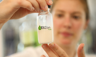 EliZon Plus scientist