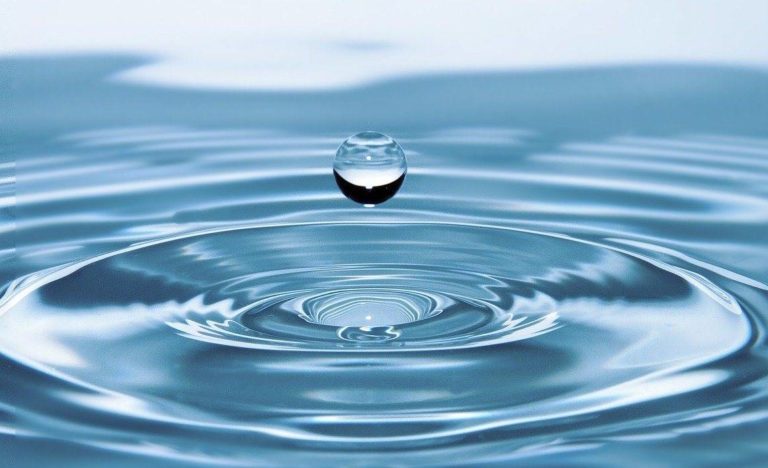 вода